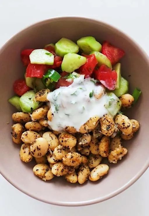 5-minute cannellini bean recipe! Just in case you need a simple white bean recipe! This simple vegan recipe is great for a light dinner or…