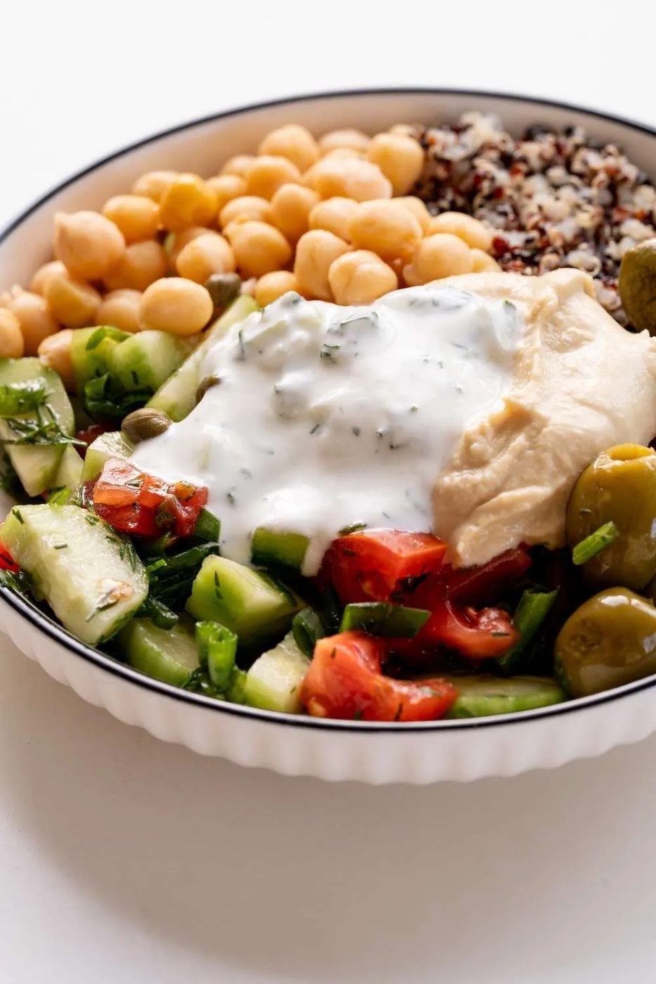 5-minute Mediterranean bowl recipe! This is a healthy Mediterranean diet lunch idea that is simple, healthy and great for meal prep too!…