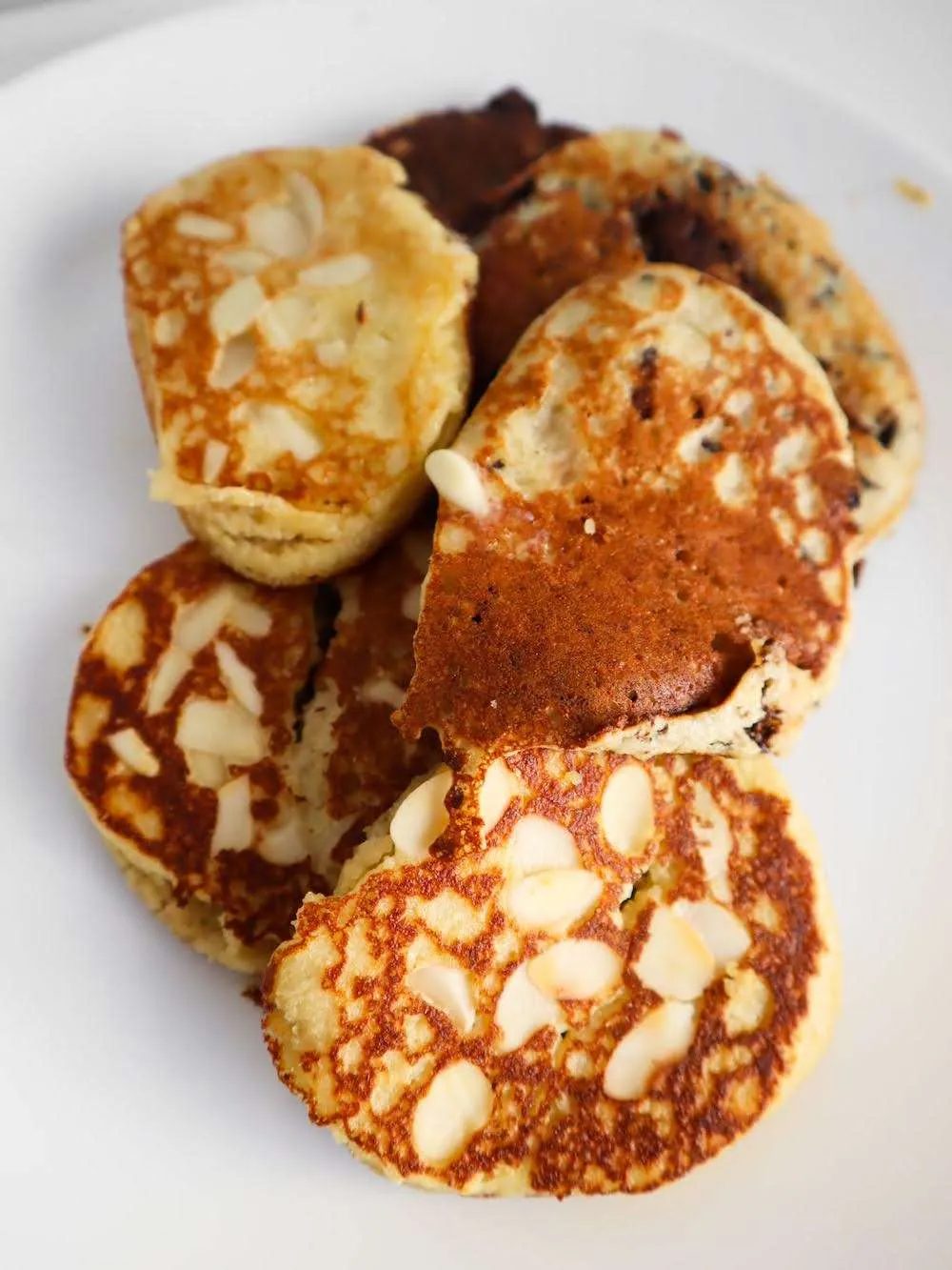 This paleo almond flour pancake recipe is a fast and simple breakfast idea! The result is a stack of fluffy and satisfying gluten-free…
