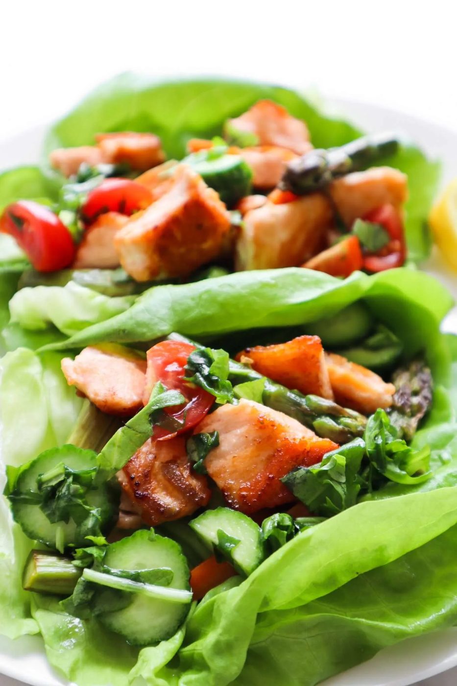 Healthy salmon lettuce wraps! This clean eating recipe is the solid flavorful and satisfying low carb dinner idea. Filled with salmon…
