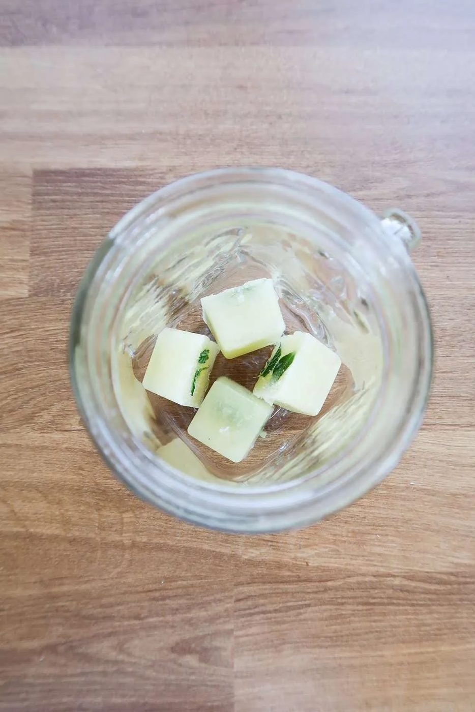These ginger lemon anti-Inflammatory ice cubes are an simple way to add antioxidants, anti-cancer and anti-rheumatic nutrients to your…