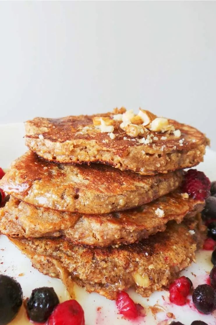 Apple pancakes with oats - flourless and refined sugar-free! This is an simple and healthy breakfast that tastes notable! Try it! |