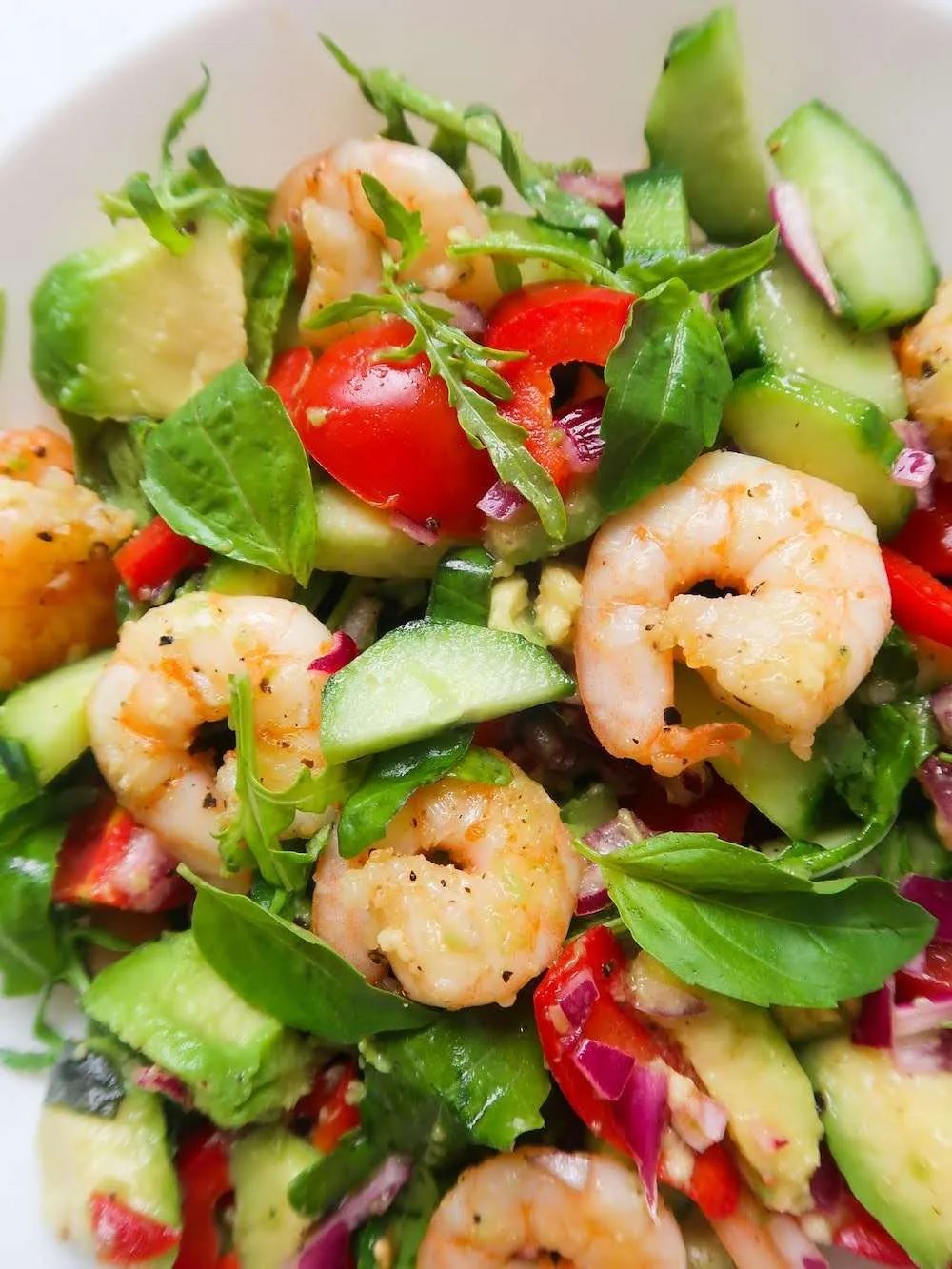 Fresh arugula avocado shrimp salad for weight loss
