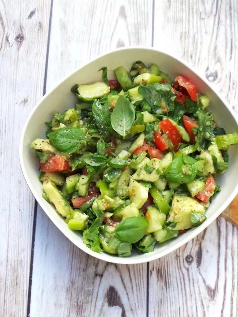 The most satisfying detox salad recipe! We needed about 10 minutes to make this simple, satisfying healthy salad! It’s great for detox…