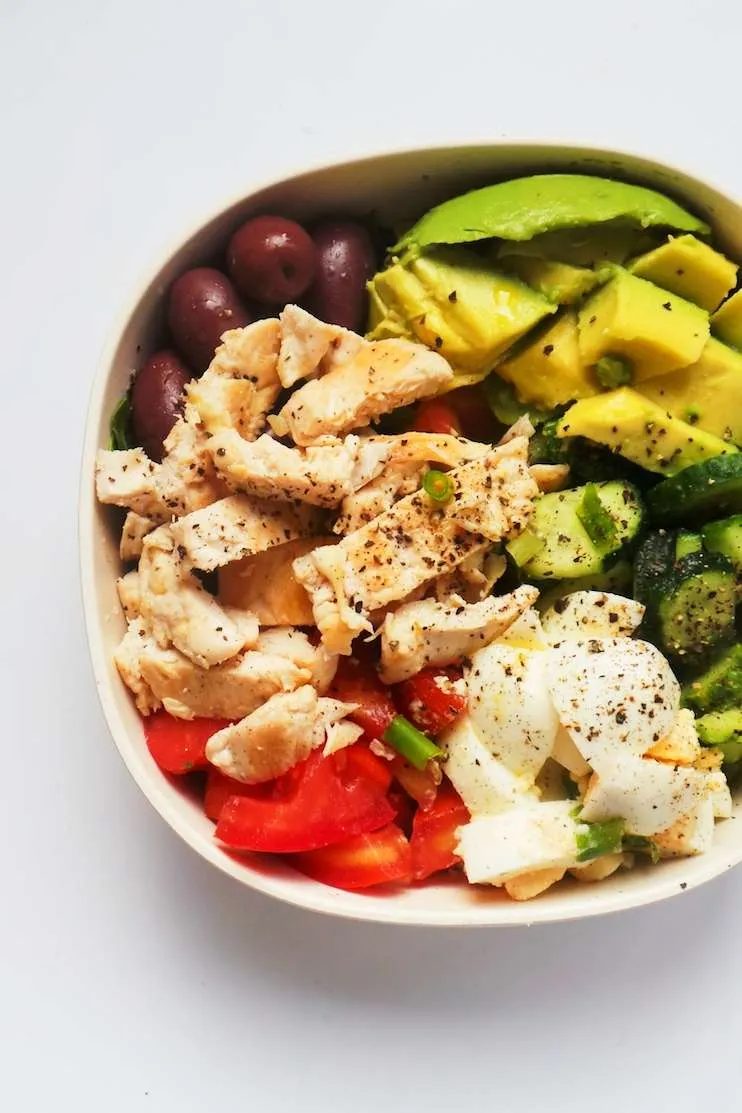 Healthy avocado chicken salad: simple low carb recipe that is high-protein, filling and satisfying! This chicken recipe comes with a meal…