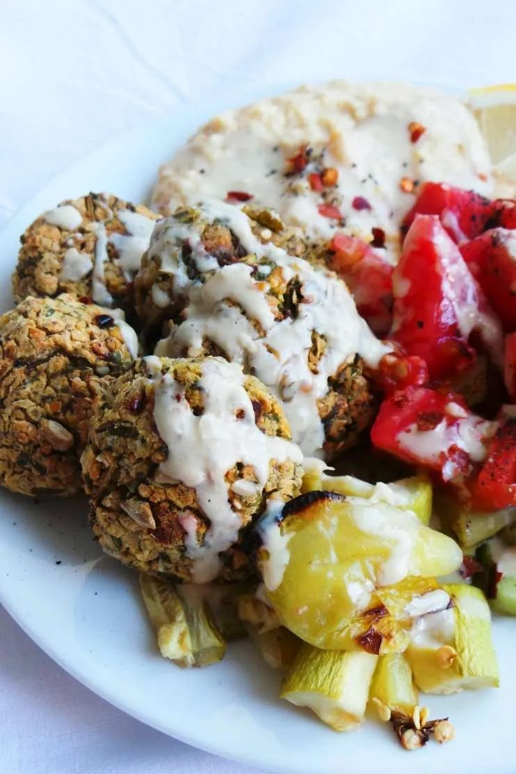 Baked falafel recipe, simple dinner recipe that is tasty and satifsying! This chickpea recipe is vegan and gluten-free!
