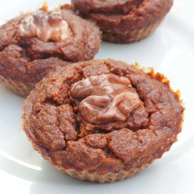 Banana muffins with oats - a healthy breakfast idea you can meal prep this week! These will be enough for three days |