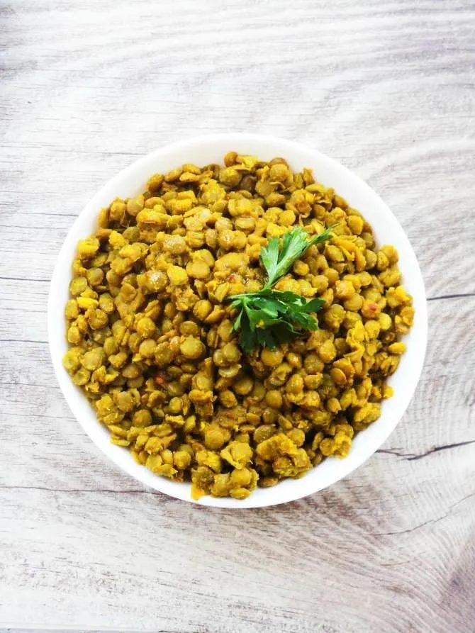 Simple and healthy lentil recipe! These spicy turmeric lentils are solid in wraps or in salads, or wherever you think you might need…