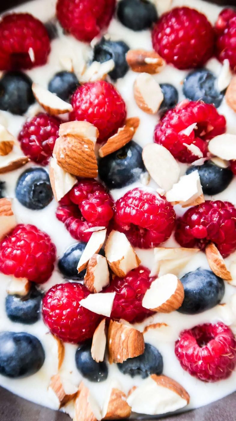 Fast and simple healthy breakfast! This simple breakfast idea takes 5 minute and comes with a low carb option to help you feel great and…