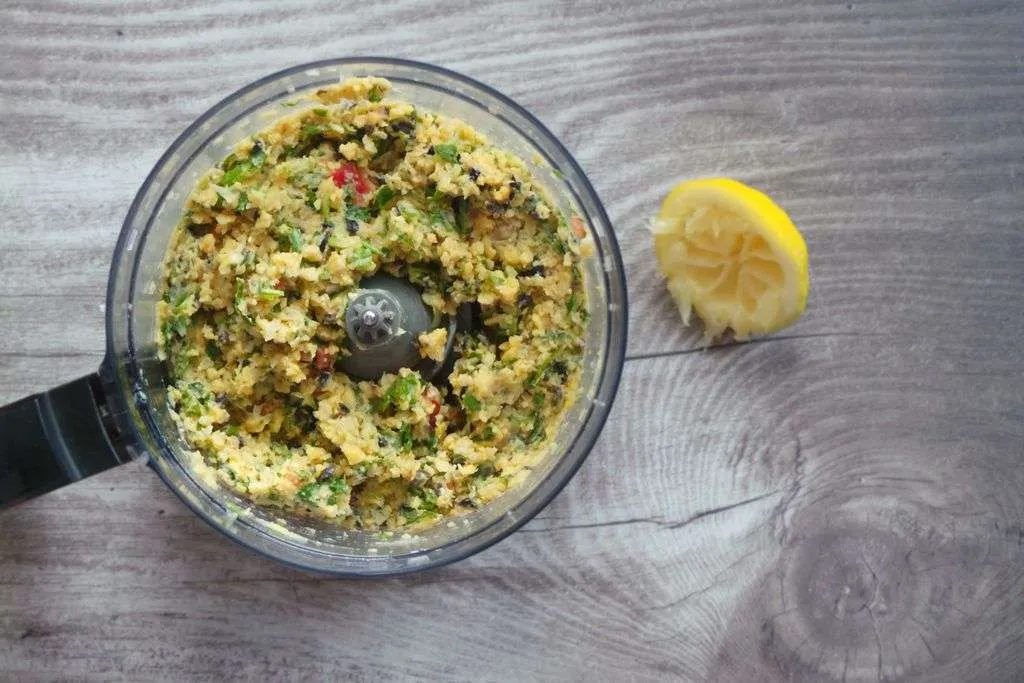 VEGAN MASHED CHICKPEA BRUSCHETTA - HEALTHY RECIPES FOR BEAUTIFUL SKIN FROM Gaical