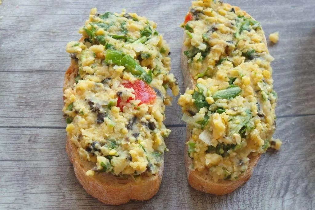 VEGAN MASHED CHICKPEA BRUSCHETTA - HEALTHY RECIPES FOR BEAUTIFUL SKIN FROM Gaical