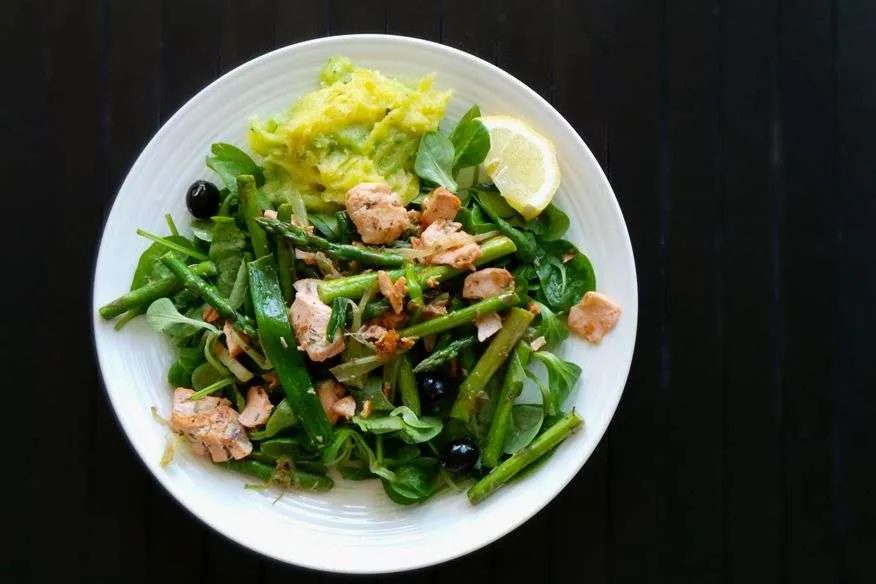 Gaical: salmon with asparagus and other vegetables