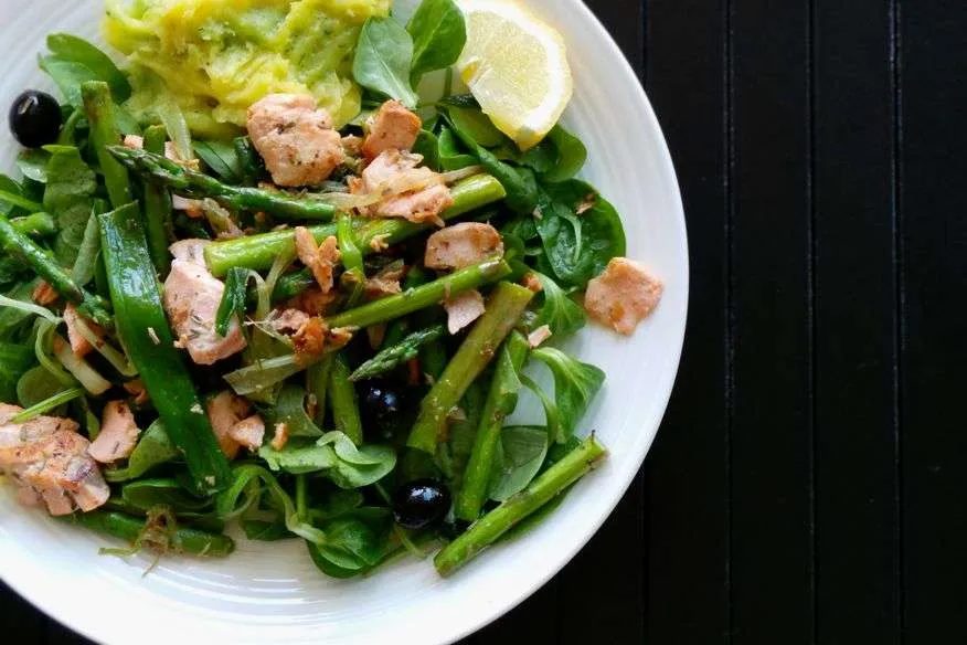 Gaical: salmon with asparagus and other vegetables