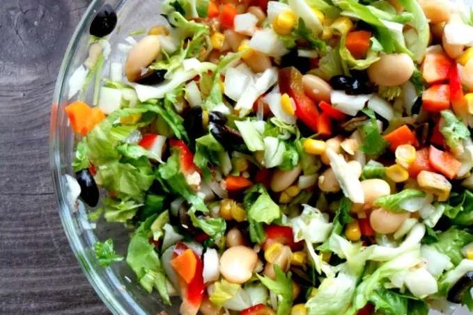 8-Minute High-Fiber Salad! Filled with fresh vegetables and legumes this vegan simple, fast and simple high-fiber recipe will fill you up…