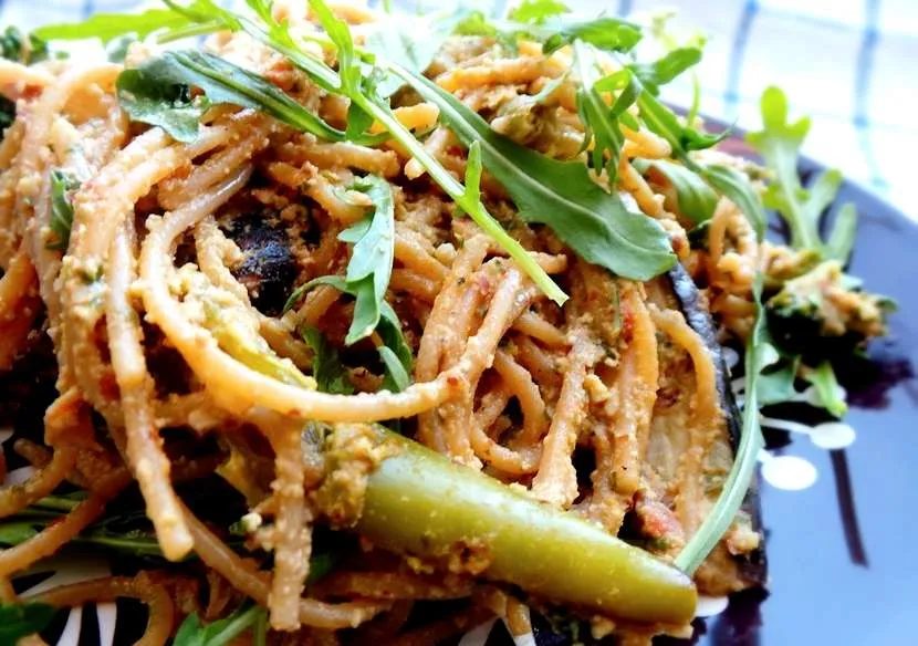 Vegan spaghetti with roasted vegetables, creamy