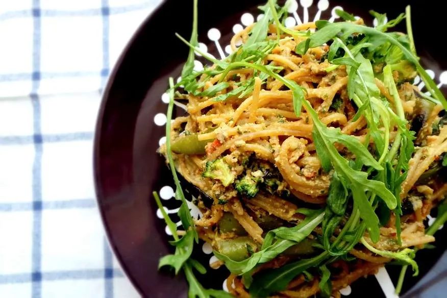 Vegan spaghetti with roasted vegetables, creamy
