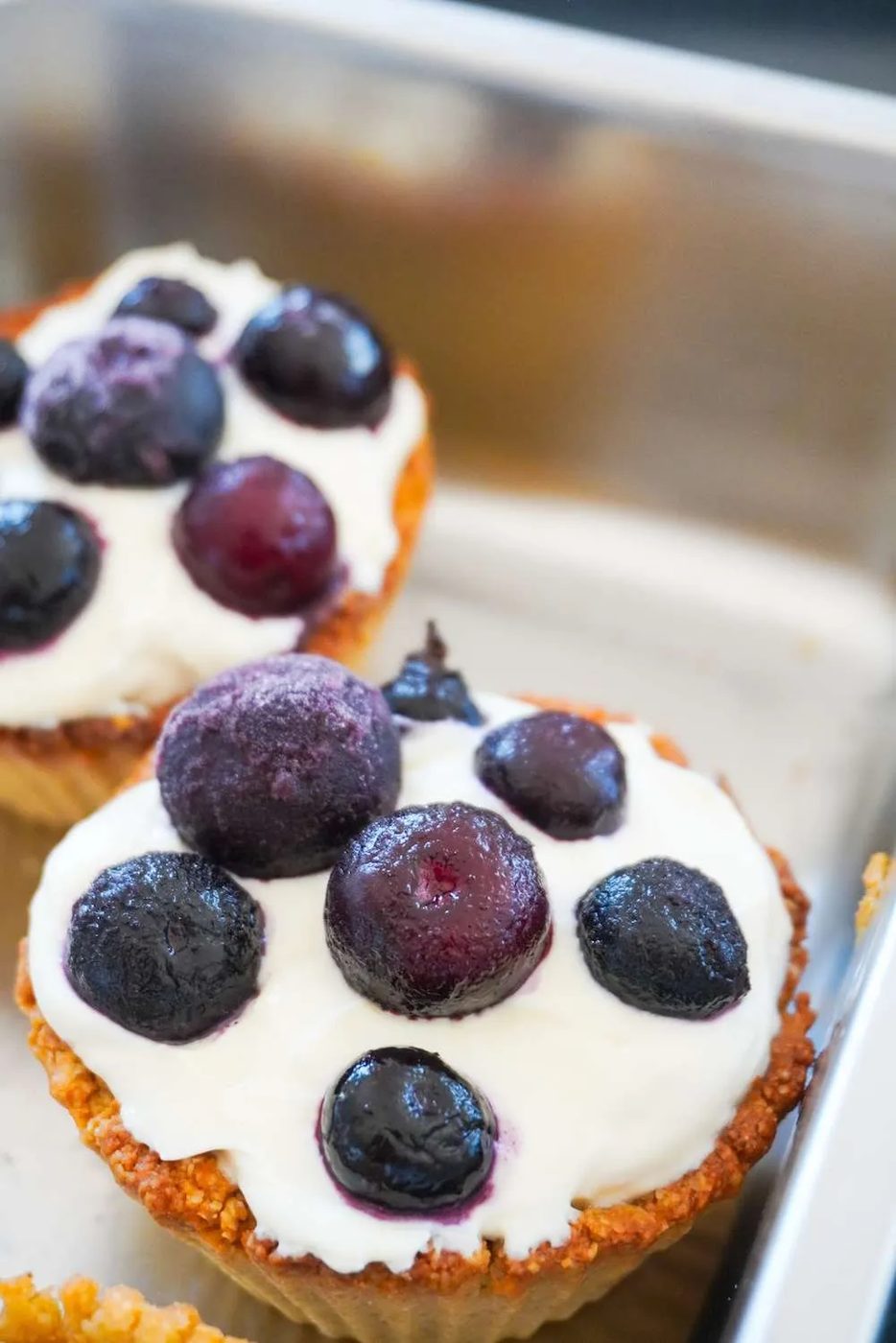 This healthy cheesecake recipe is simple and all you need, when you're craving this creamy deliciousness, but still want to keep things…
