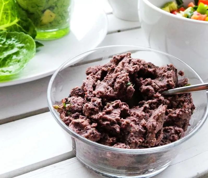 Lettuce wraps with quinoa and bean dip, vegan