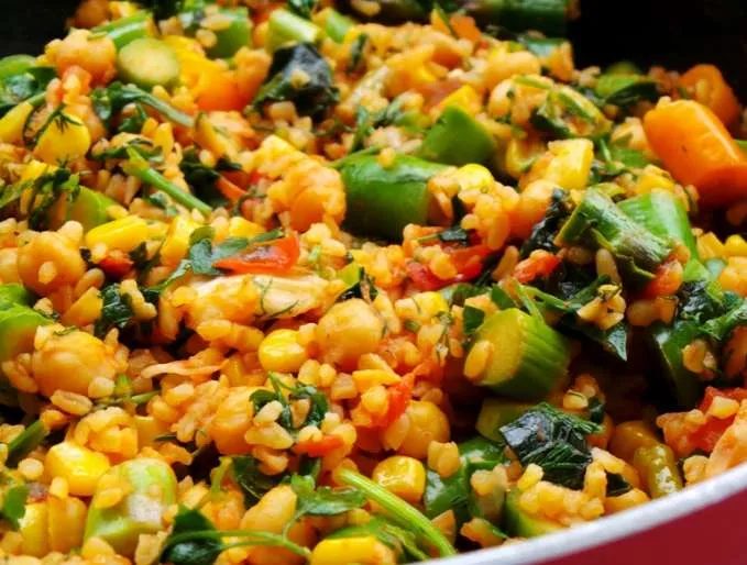 Lettuce wraps with bulgur filling