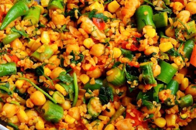 Lettuce wraps with bulgur filling