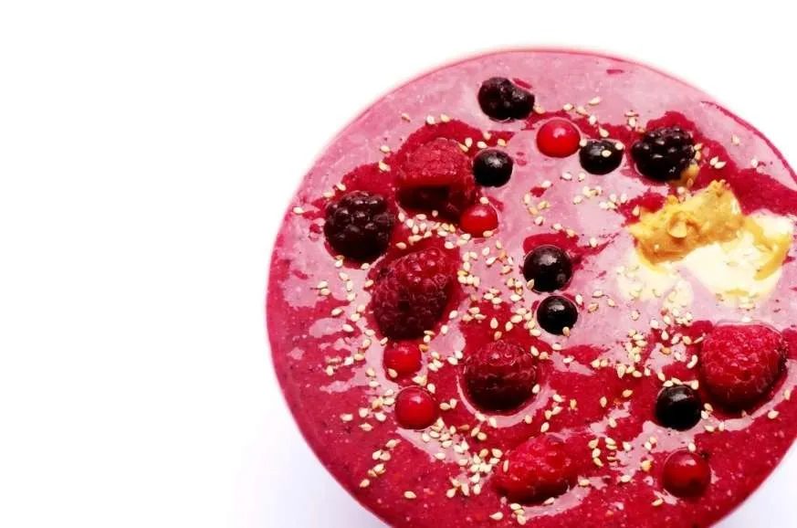 Berry smoothie bowl