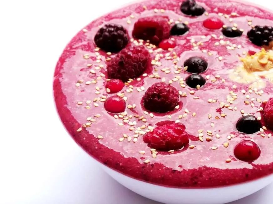 Berry smoothie bowl