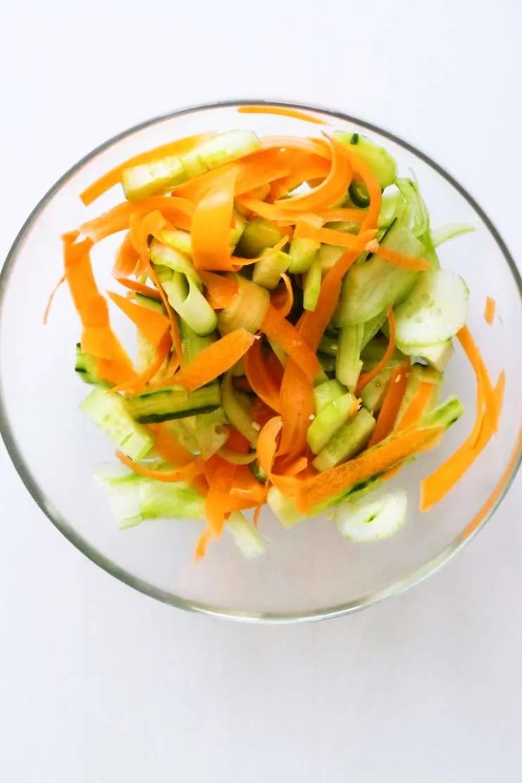 Avocado quinoa salad recipe – simple & vegan