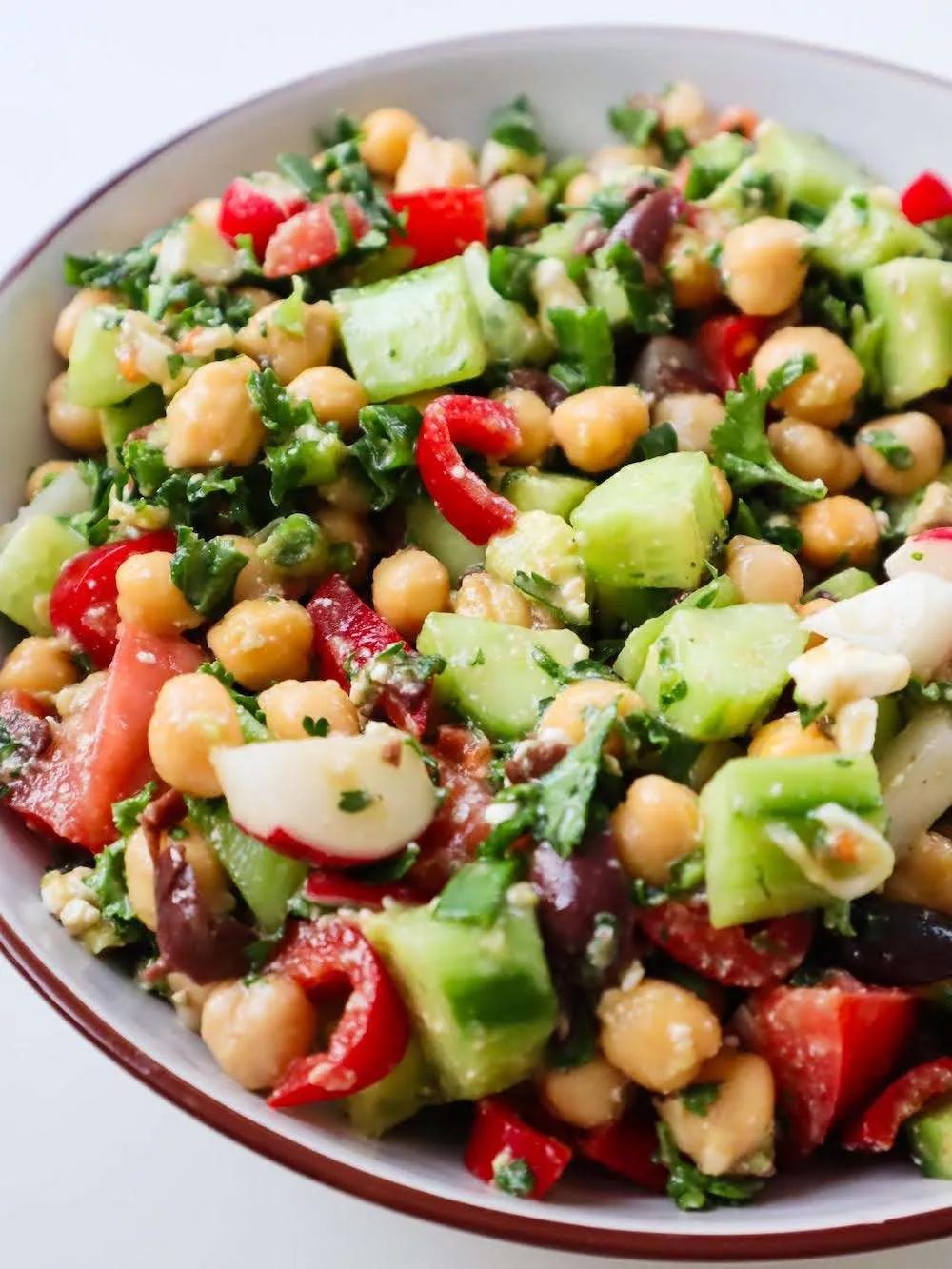 Enjoy this refreshing healthy avocado chickpea salad recipe! This Mediterranean salad is made with canned chickpeas, feta cheese, avocado…
