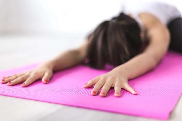 How light workout and colorful diet plan can help with bloating