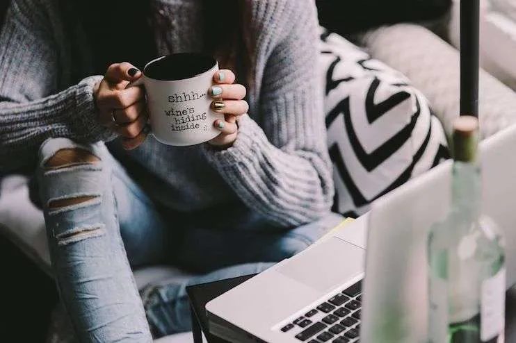 9 mistakes beginner bloggers make! These are the things we regret when we started blogging (yes, wasting time on reading countless income…
