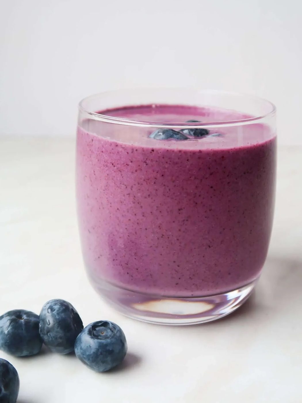 3-ingredient blueberry smoothie, healthy snack!