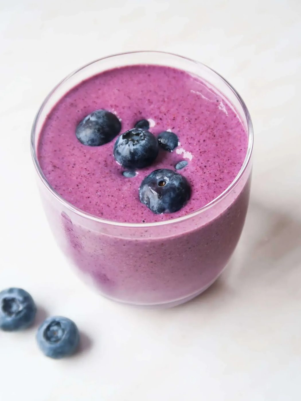3-ingredient blueberry smoothie, healthy snack!