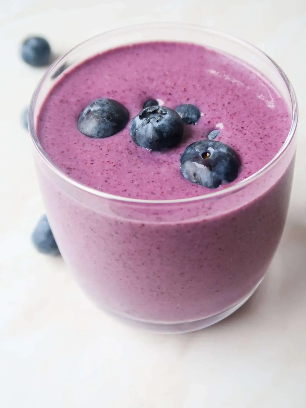 This is a reliable blueberry smoothie made with 3 healthy ingredients: blueberries, banana and some cashews. This vegan blueberry banana…