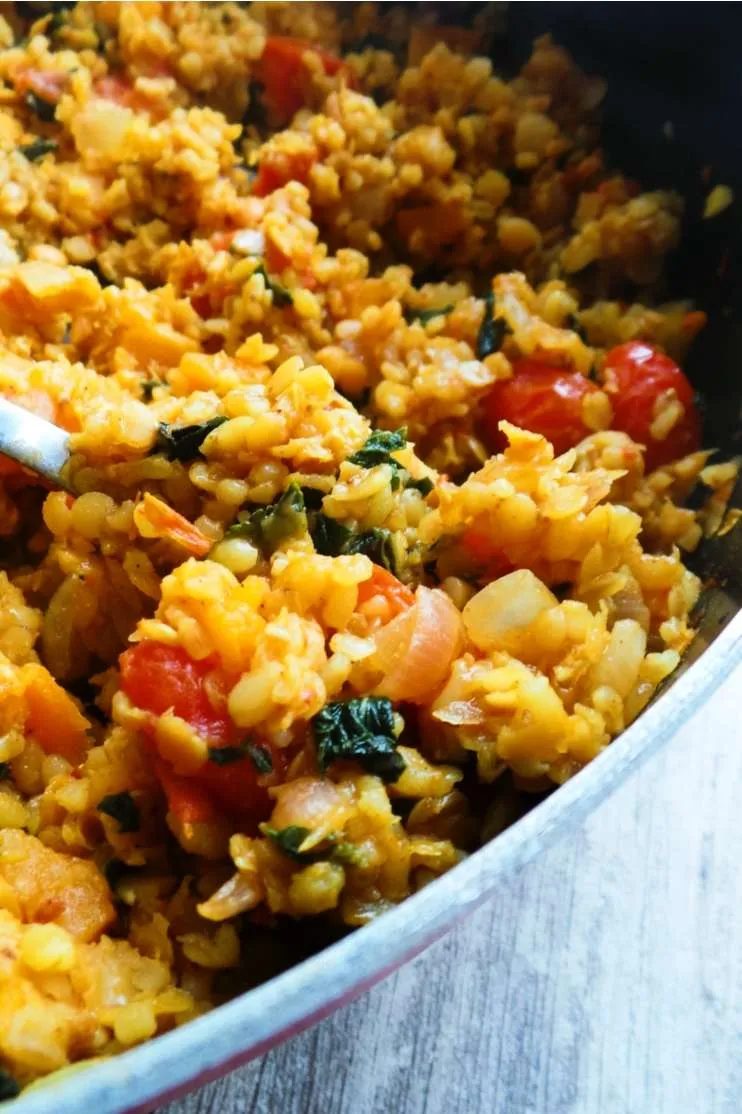 20-Minute healthy lentil and bulgur skillet - a satisfying vegan dinner with lentils, bulgur and vegetables - all cooked in one pan!…