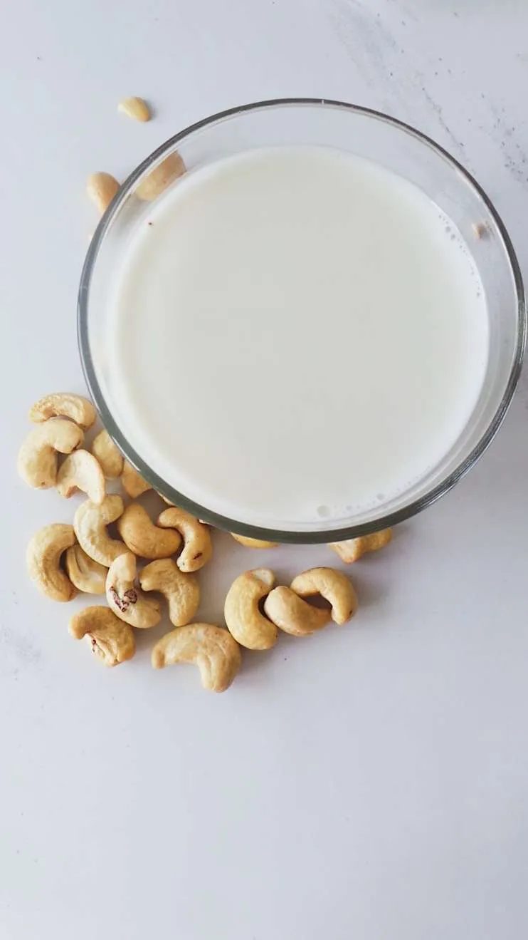 Simple cashew milk recipe! This milk recipe requires only 2 ingredients, so that you can stay flexible in how you use it - you can use it…