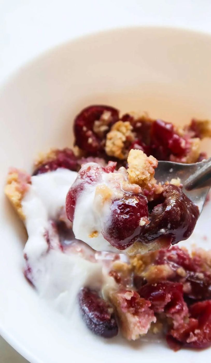 Cherry crumble with oats, healthy