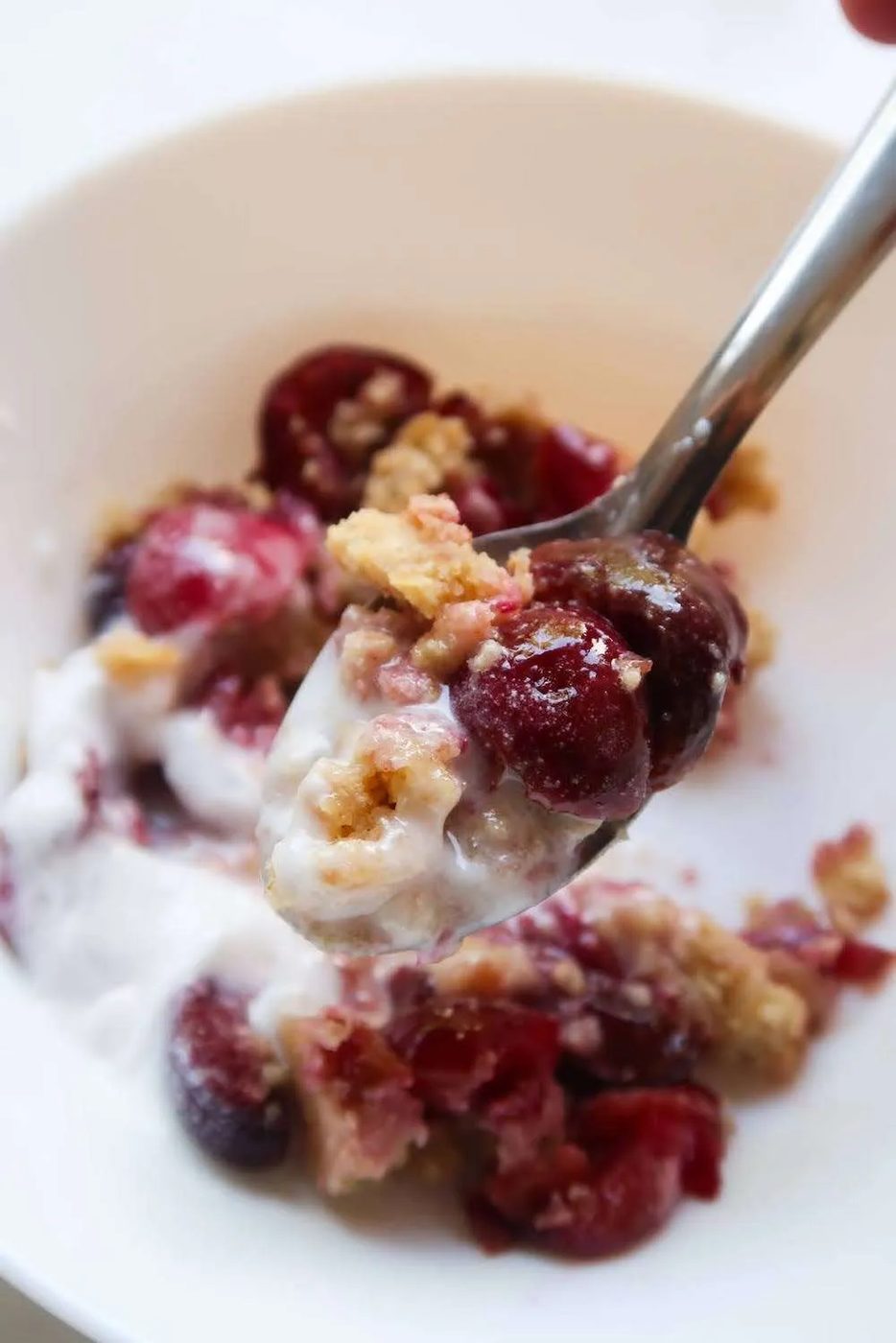Cherry crumble with oats, healthy