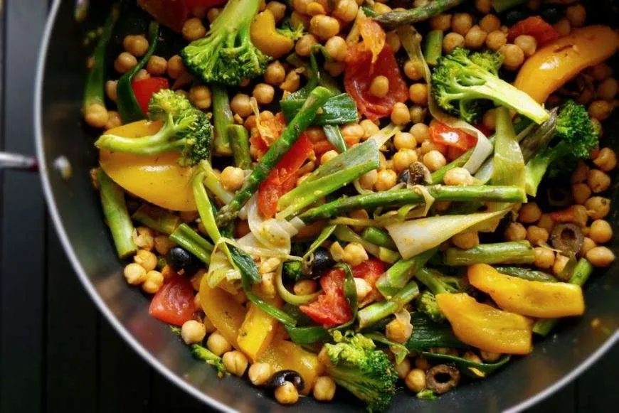 Gaical: one-pan chickpeas with mixed vegetables