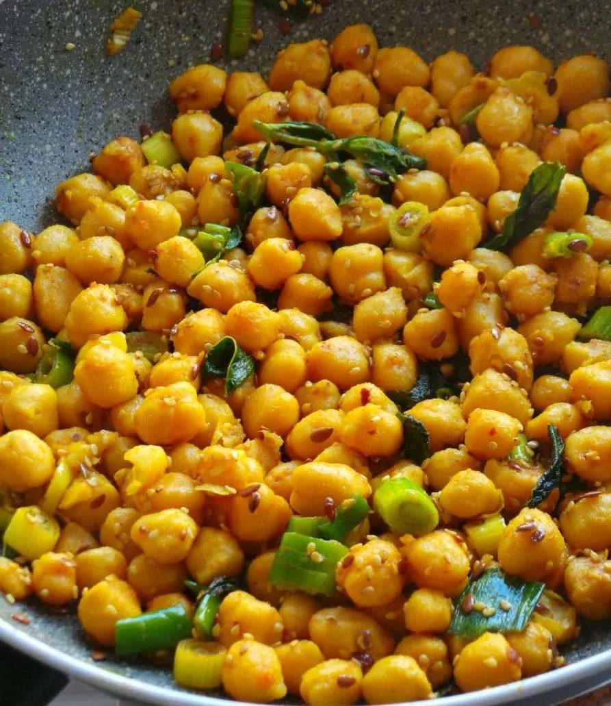curried chickpea lettuce wraps - Gaical
