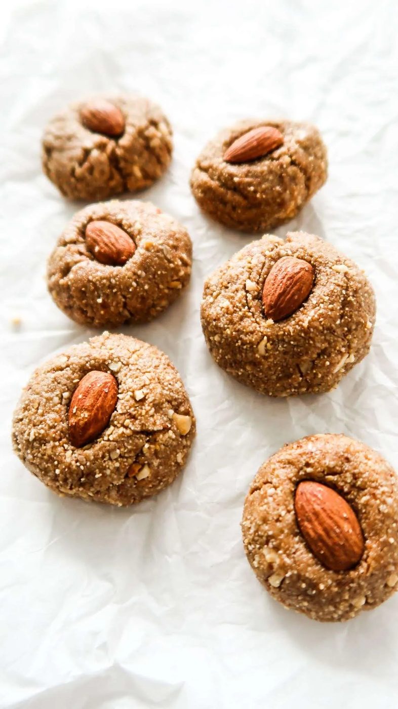 Healthy No-Bake Cookies with almond butter! These paleo no-bake cookies are the solid healthy treat. They're great as a post- and…