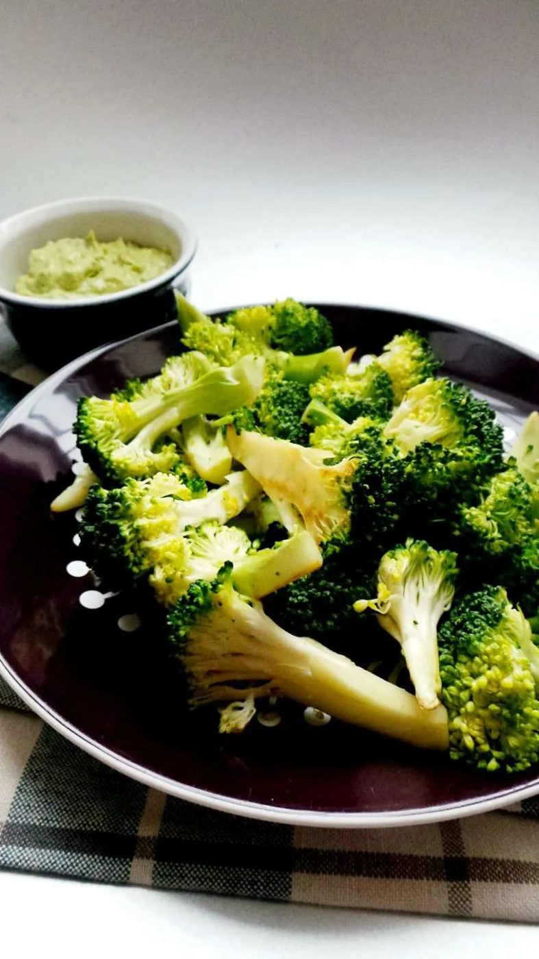 broccoli with dip