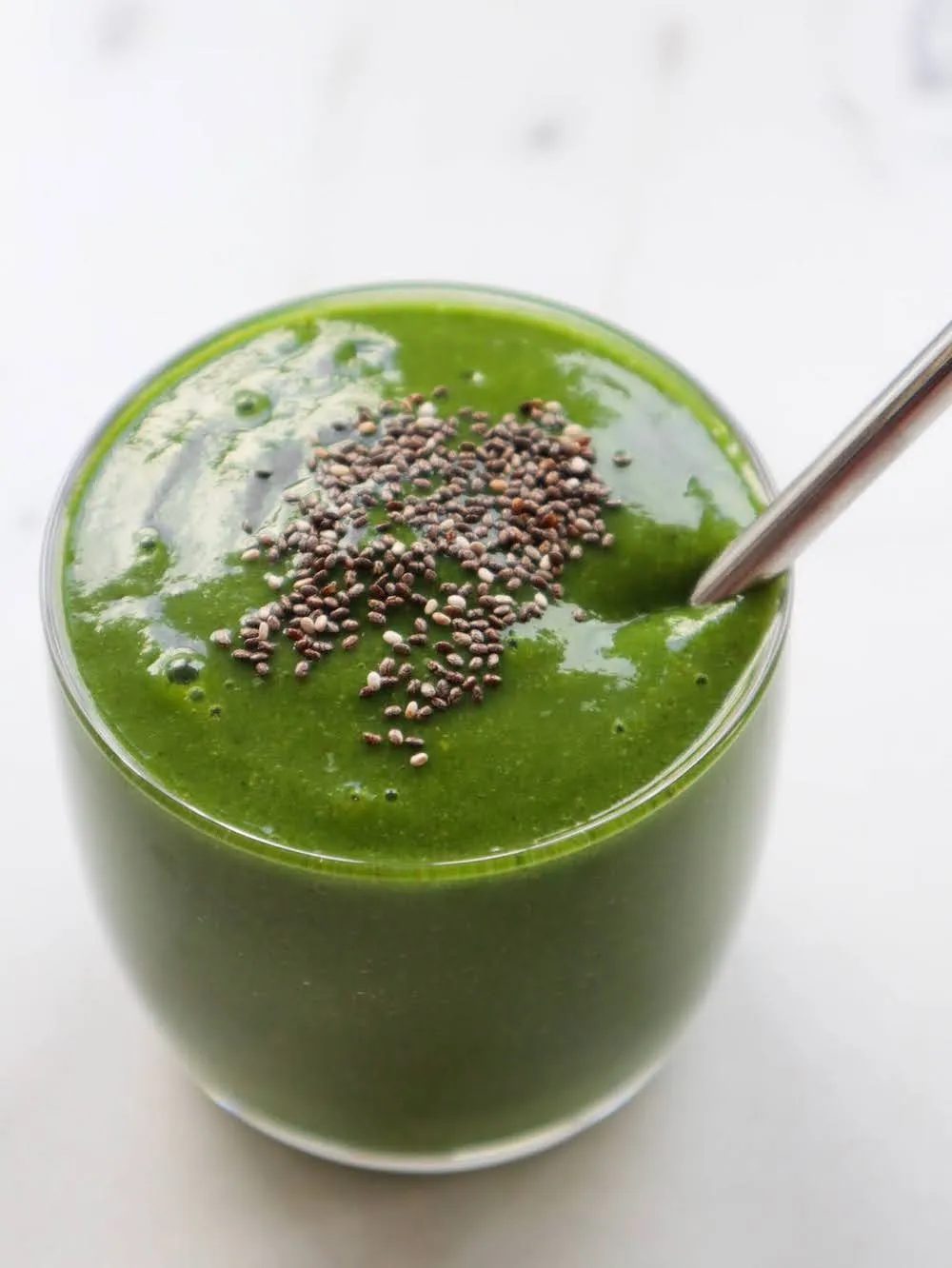 Detox green smoothie to drink daily