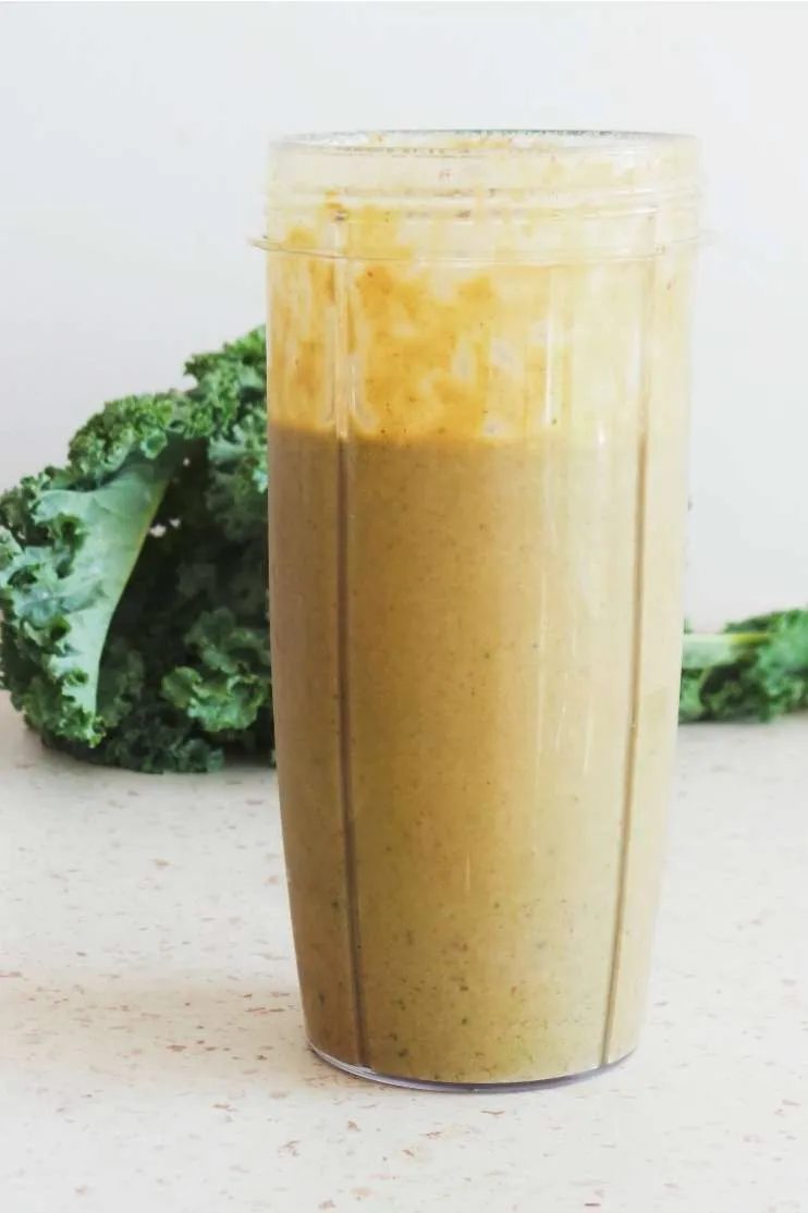 Kale smoothie with banana and strawberries is a refreshing and simple snack full of antioxidants. This green smoothie is fat-burning…