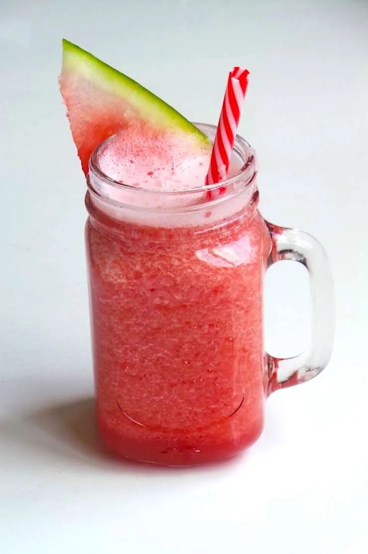 5 detox water ideas for summer, because drinking coke is not something you should do! |