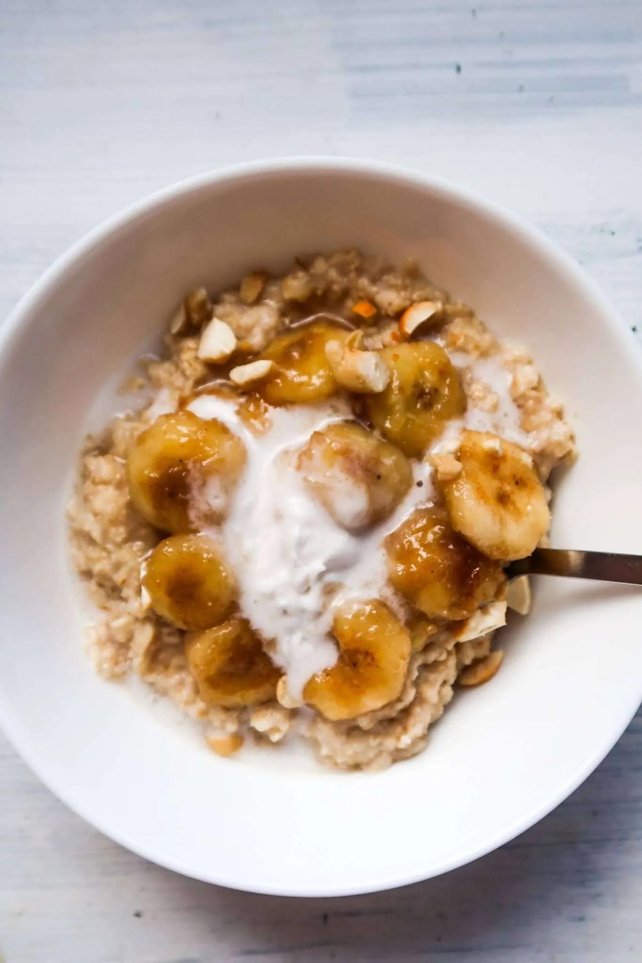 Our simple banana oatmeal recipe made with caramelized bananas (or one banana) and coconut cream satisfying - a fast and simple breakfast…