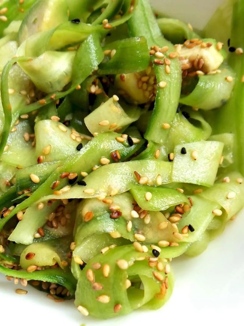 Simple Low-Carb Vegan Salad With Cucumber, Avocado & Sesame Seeds! Try this recipe as a satisfying side dish or as a light low-carb dinner…