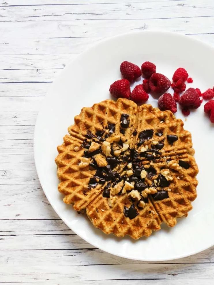 Banana Oatmeal Waffle and 4 more healthy breakfast ideas that are fast, simple and satisfying! Enjoy these wholesome recipes for breakfast…
