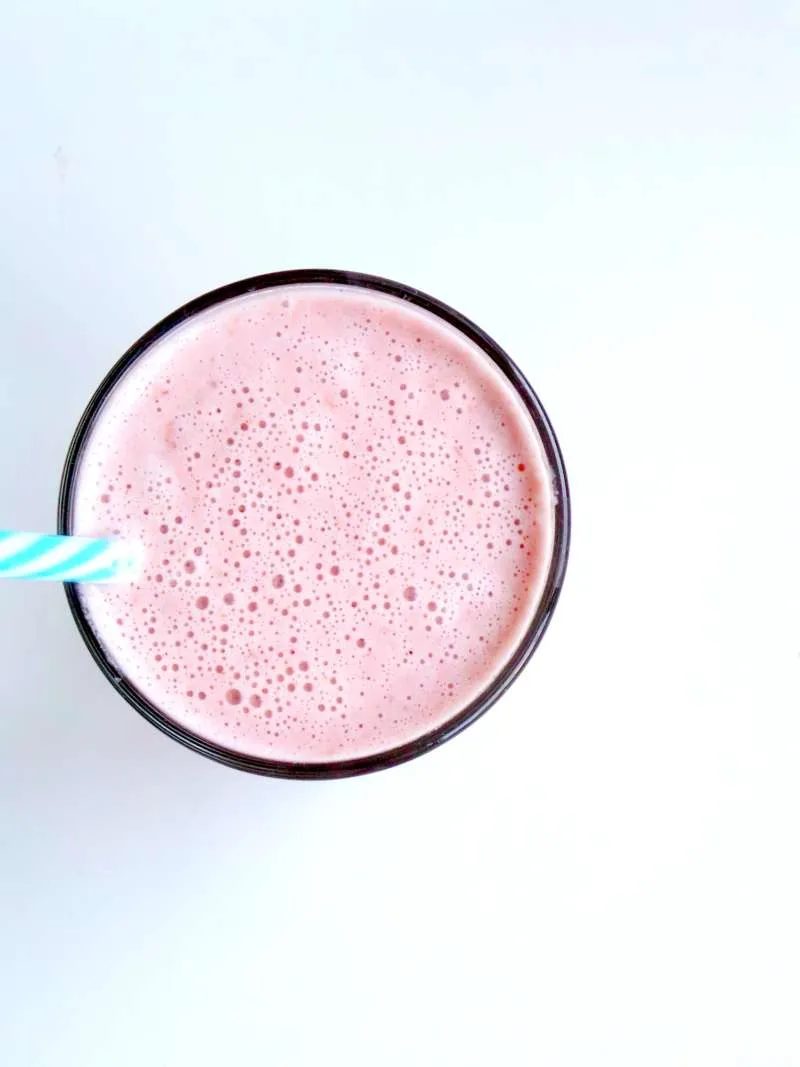 Skin-healthy strawberry shake