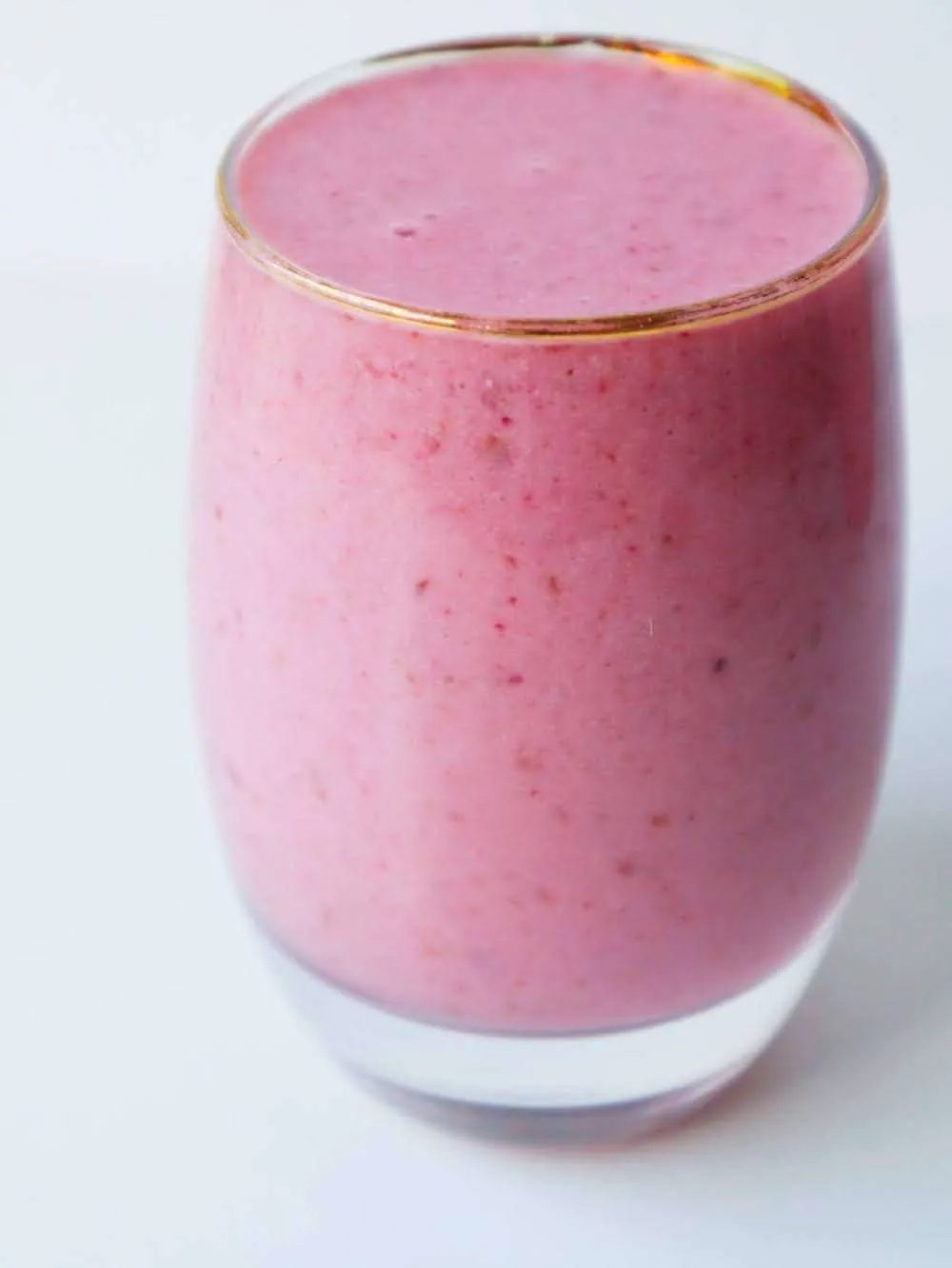 Make your own healthy strawberry shake that is great for your skin within 5 minutes using 3-4 basic ingredients. This strawberry banana…