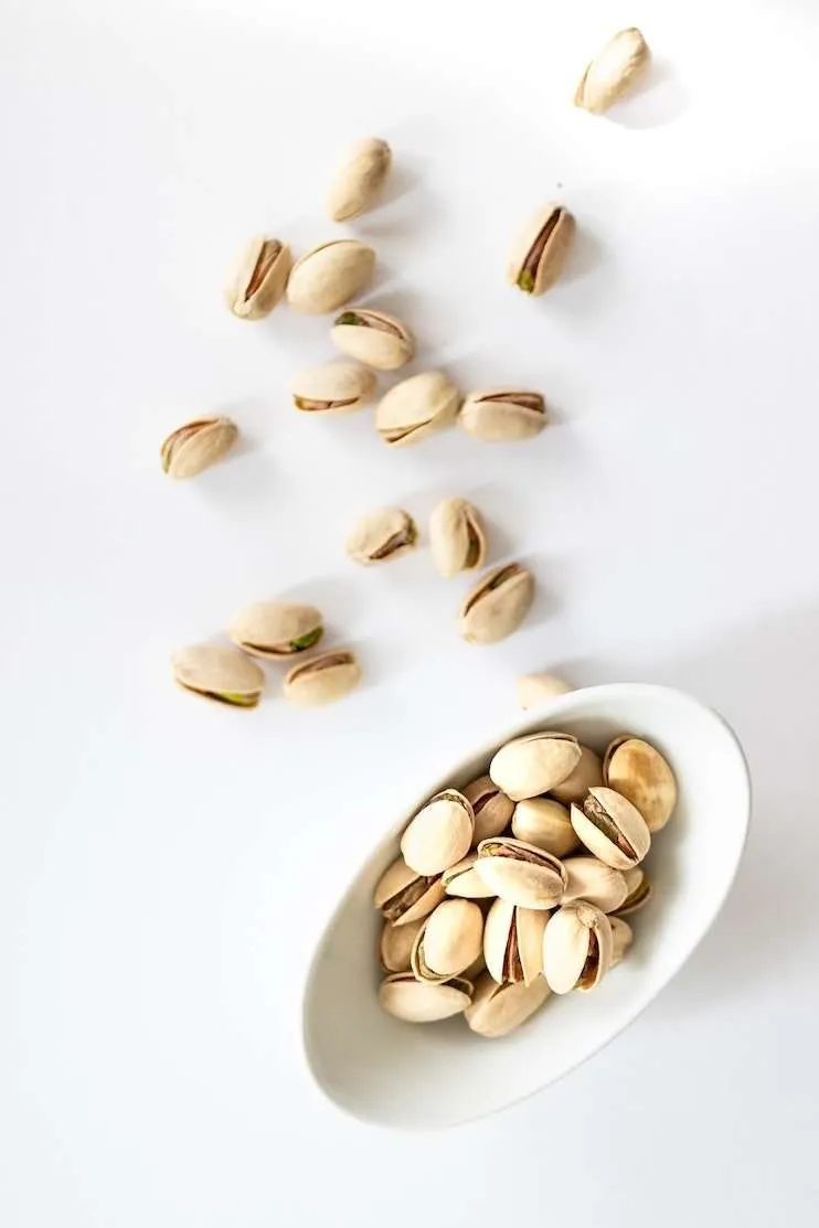 These simple healthy snack ideas for weight loss are all you need if you have a busy schedule and are trying to lose some weight. These…